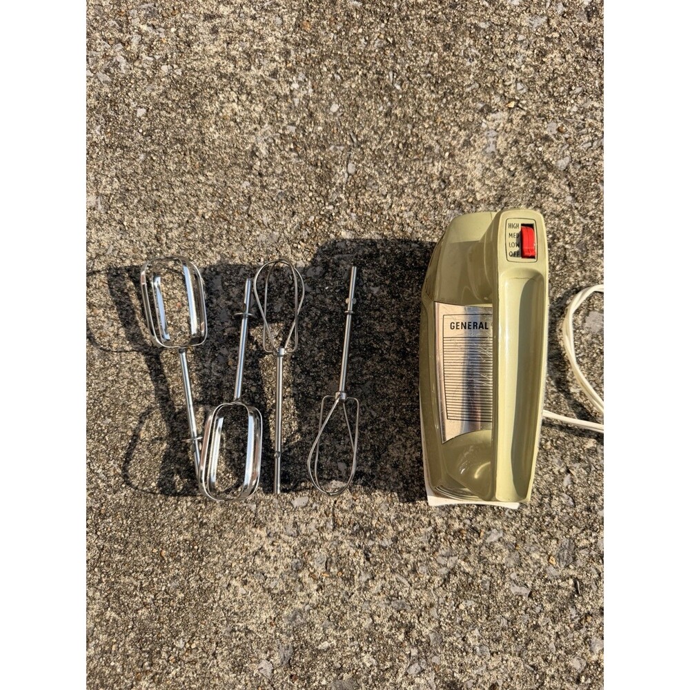 VTG General Electric 3 Speed Mixer Avacado Green Whisk And Standard Beaters